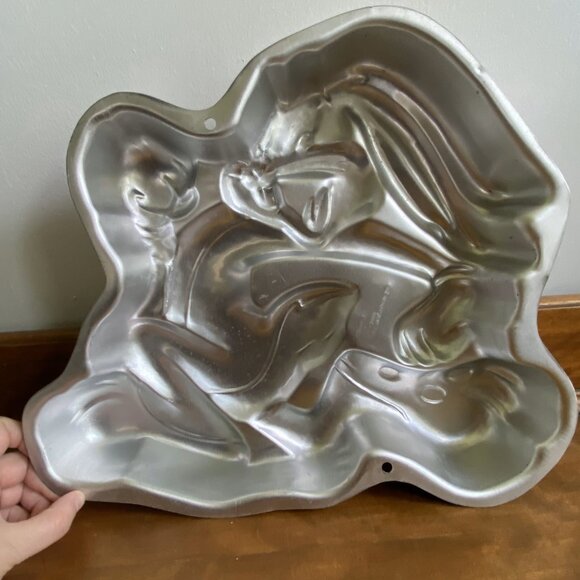 Vintage 96 Wilton Bugs Bunny Running Cake Pan 2105-3200 - Picture 7 of 8